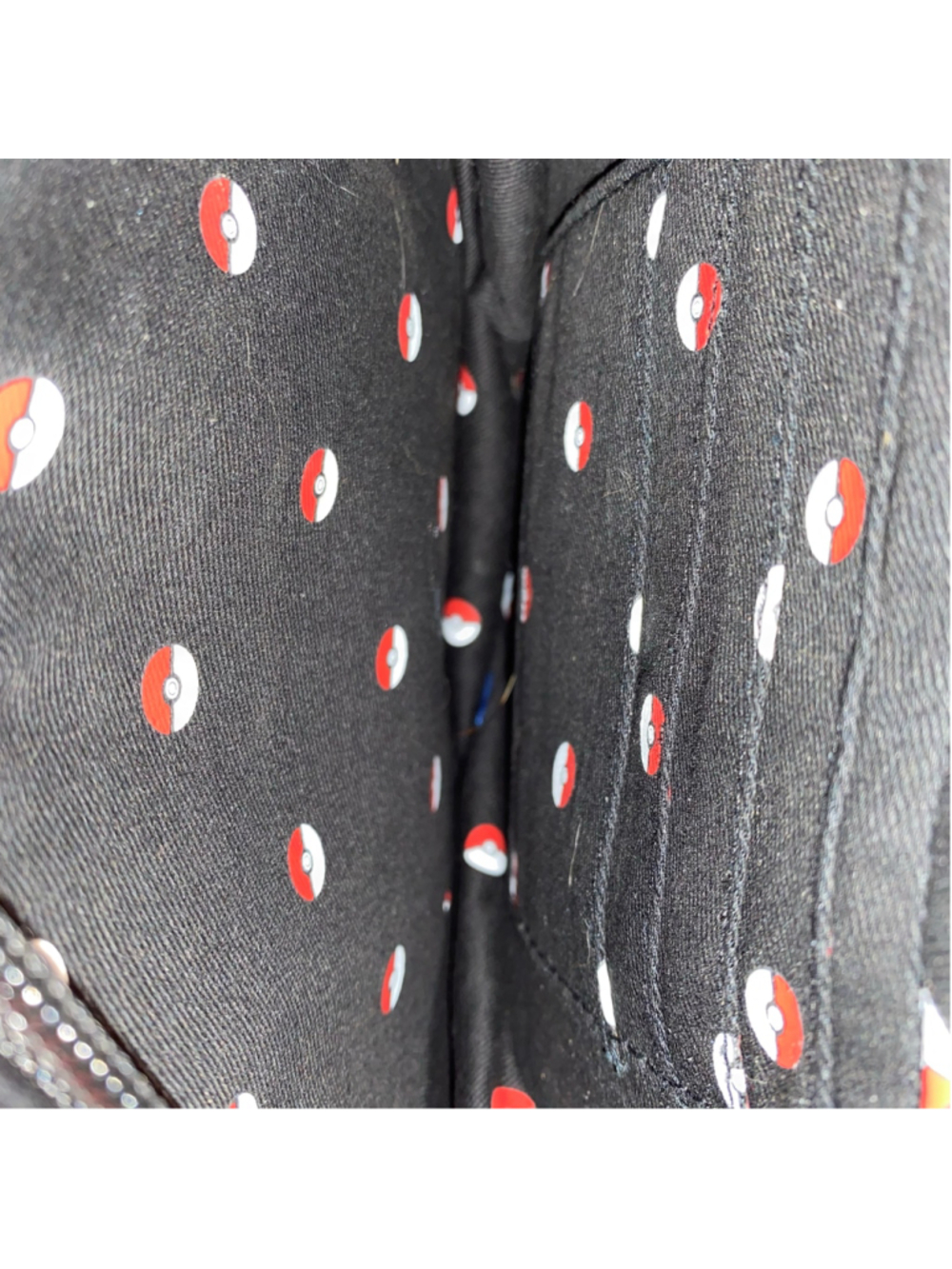 Women's Loungefly Pokemon Poke Ball Heart Crossbody Bag Red White RETIRED - Picture 9 of 11